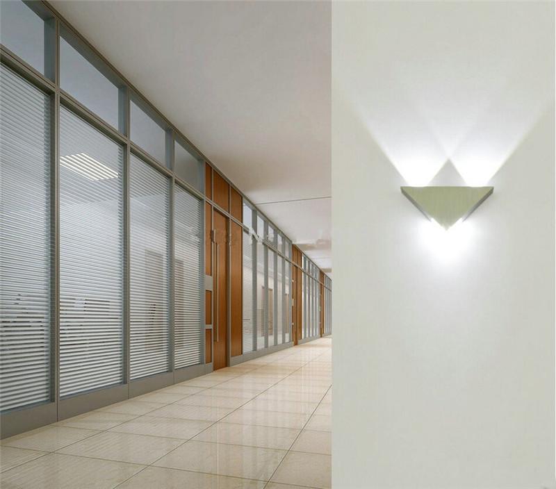 Moderne LED-Dreieck-Wandleuchte